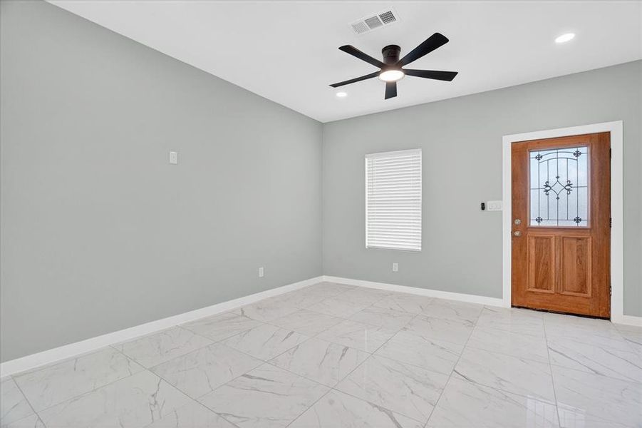 Spacious, unfurnished interior of a new home in , Granbury (Image 27).