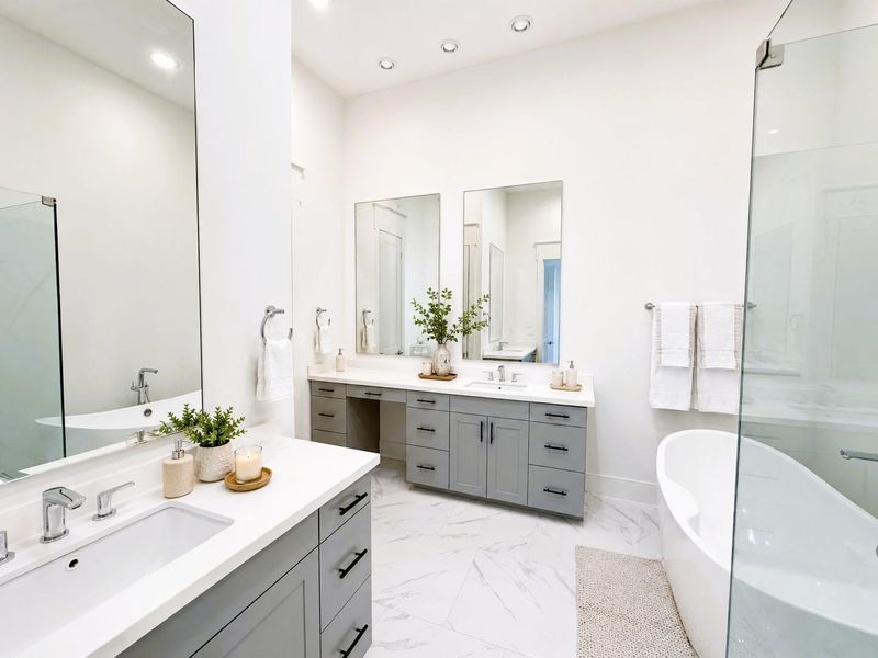 Huge Bathroom with Vanities on Separate Walls (picture was virtually staged) Huge Bathroom with Vanities on Separate Walls (picture was virtually staged)