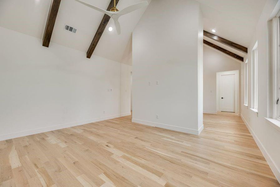 Spacious, unfurnished interior of a new home in , Dallas (Image 30).