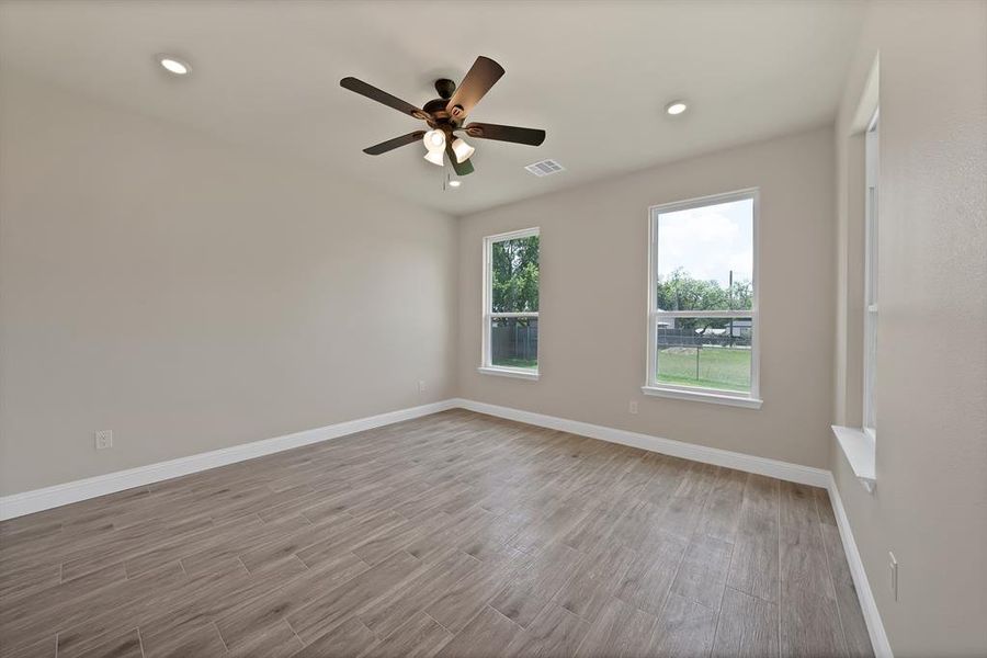 Spacious, unfurnished interior of a new home in , Granbury (Image 25). Spacious, unfurnished interior of a new home in , Granbury (Image 25).