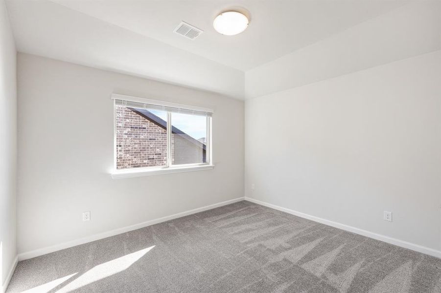 Spacious, unfurnished interior of a new home in Eagle Glen Elements, Alvarado (Image 22).