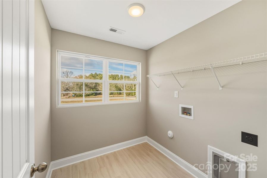 Spacious, unfurnished interior of a new home in , Chesterfield (Image 11).