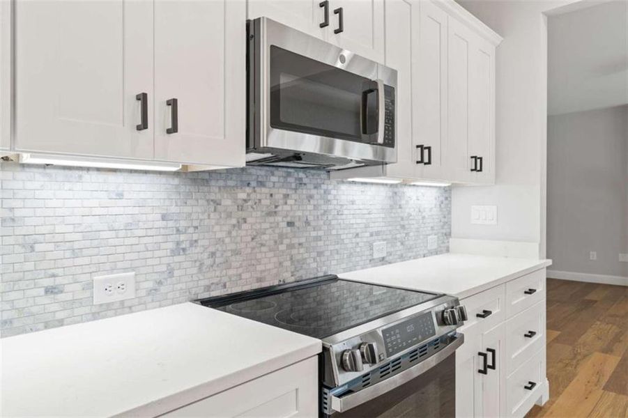 Furnished interior view inside a new home in , Gainesville (Image 15).