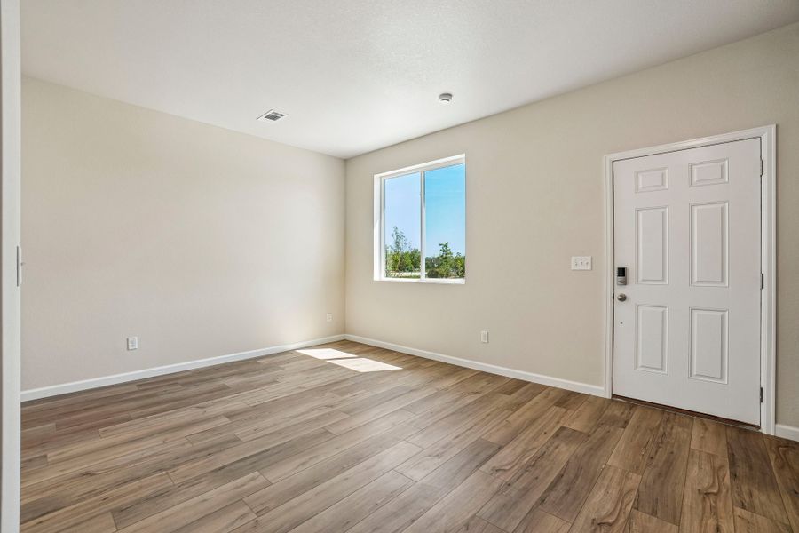 Spacious, unfurnished interior of a new home in Spring Valley, Longmont (Image 7). Spacious, unfurnished interior of a new home in Spring Valley, Longmont (Image 7).