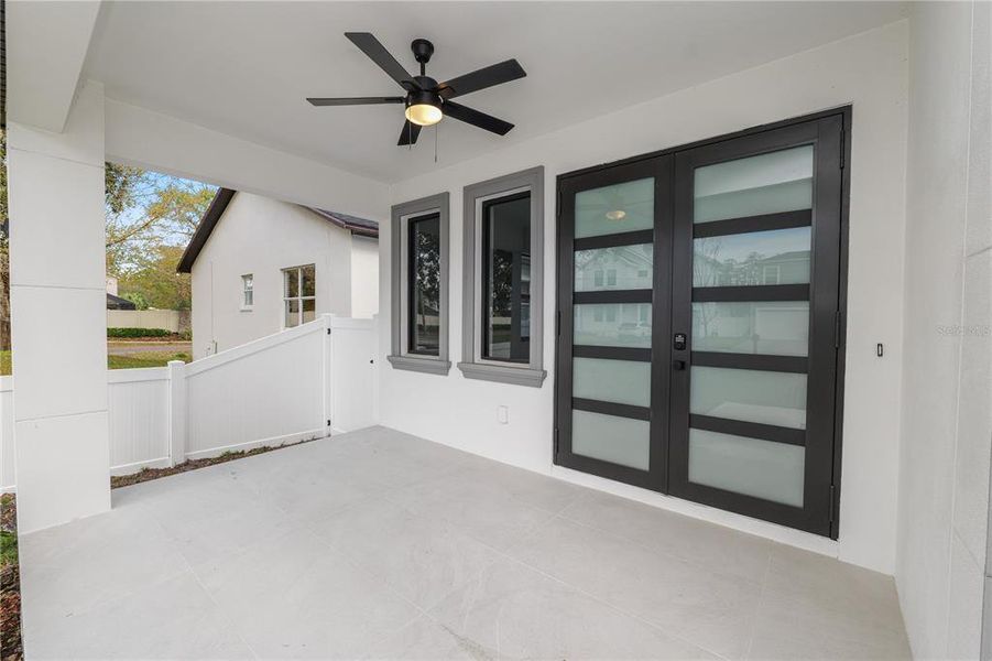 Exterior details and patio area of a home in , Tampa (Image 4).