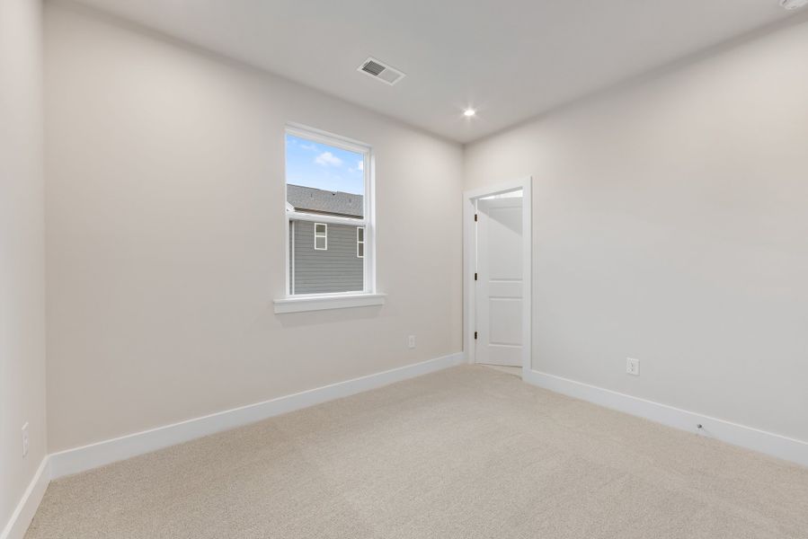 Spacious, unfurnished interior of a new home in Context at Oakhurst, Charlotte (Image 37). Spacious, unfurnished interior of a new home in Context at Oakhurst, Charlotte (Image 37).