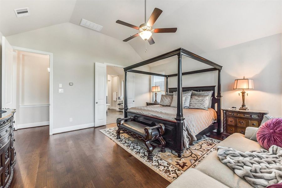 Furnished interior view inside a new home in ARTAVIA 65', Conroe (Image 16).