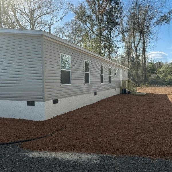 Exterior details and patio area of a home in , Chiefland (Image 12).