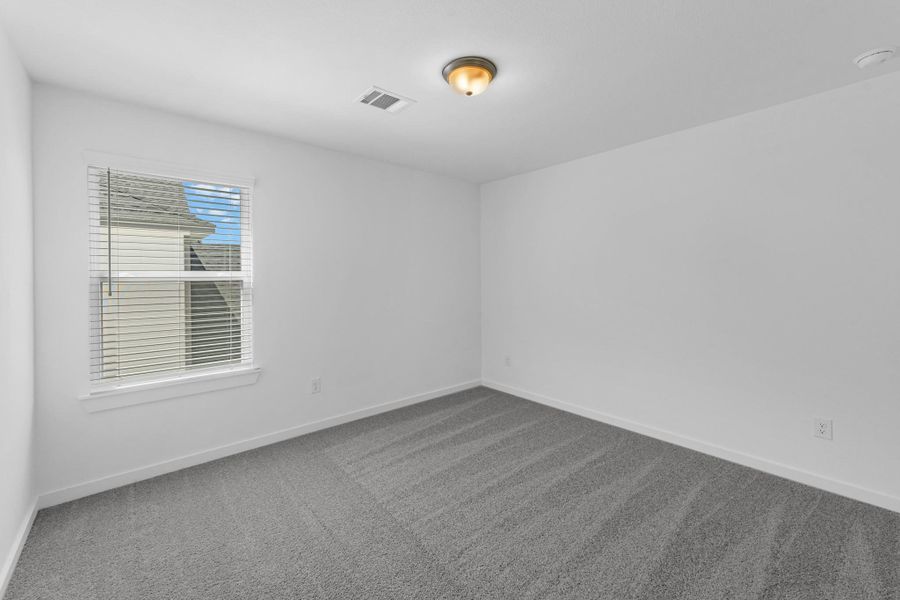 Spacious, unfurnished interior of a new home in Huntington Place, Rosharon (Image 25).