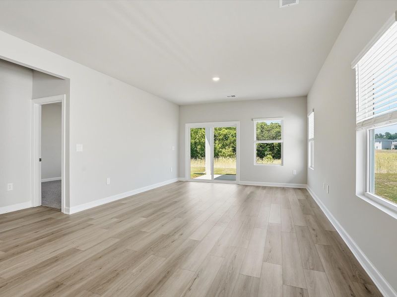 Spacious, unfurnished interior of a new home in Village at White Pine, Pendleton (Image 11).