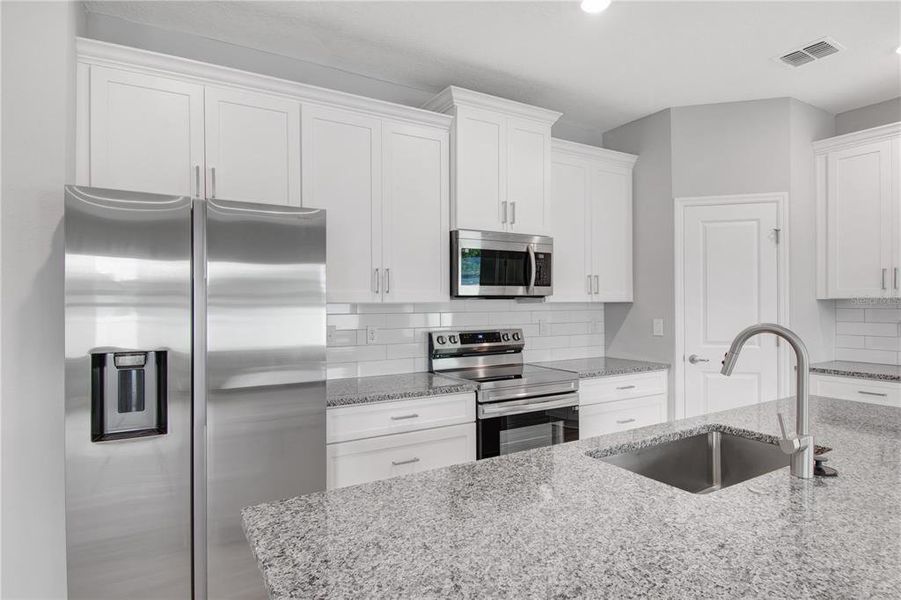 Spacious, unfurnished interior of a new home in , Ocala (Image 28).