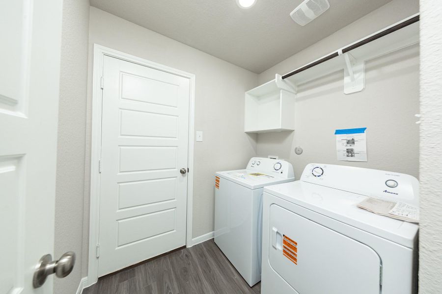 Furnished interior view inside a new home in Mackenzie Creek, Conroe (Image 6). Furnished interior view inside a new home in Mackenzie Creek, Conroe (Image 6).