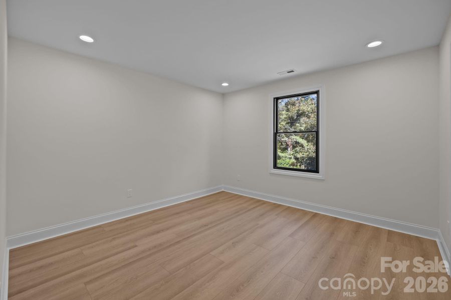 Spacious, unfurnished interior of a new home in , Wesley Chapel (Image 33).