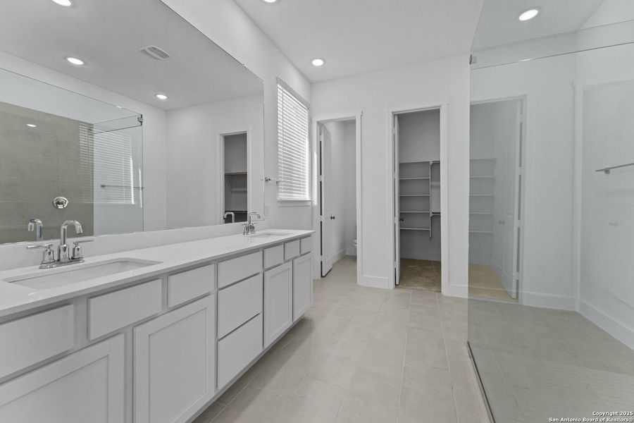 Furnished interior view inside a new home in Gatehouse: Classic Collection, New Braunfels (Image 9).