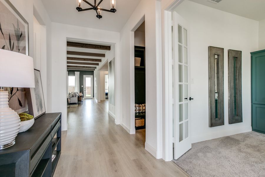 Representative furnished interior of a home built from the Bellaire by Sandlin Homes in Lakesong, Midlothian (Image 9). Representative furnished interior of a home built from the Bellaire by Sandlin Homes in Lakesong, Midlothian (Image 9).