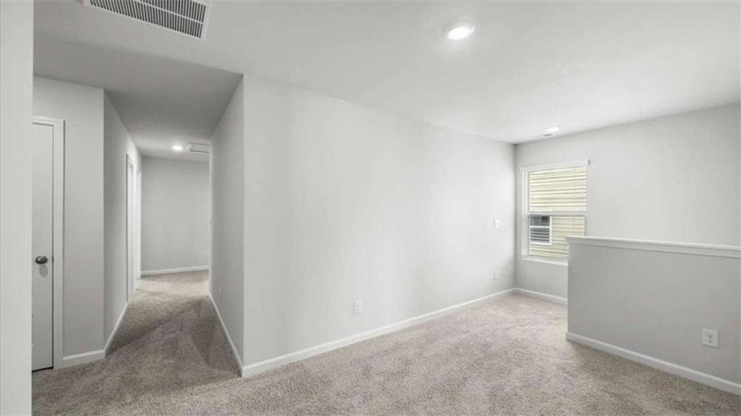 Spacious, unfurnished interior of a new home in Shoal Creek, Hampton (Image 5).