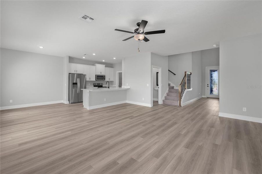 Spacious, unfurnished interior of a new home in Gum Lake Preserve, Lake Alfred (Image 17).
