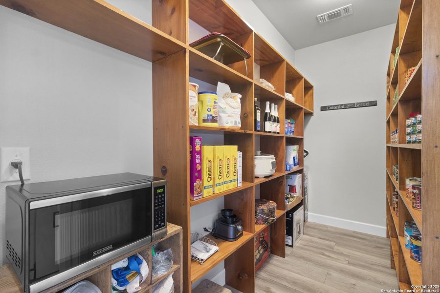 Furnished interior view inside a new home in , Bandera (Image 40).