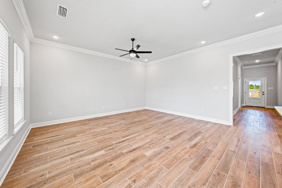 Spacious, unfurnished interior of a new home in Natureview, Freeport (Image 12).