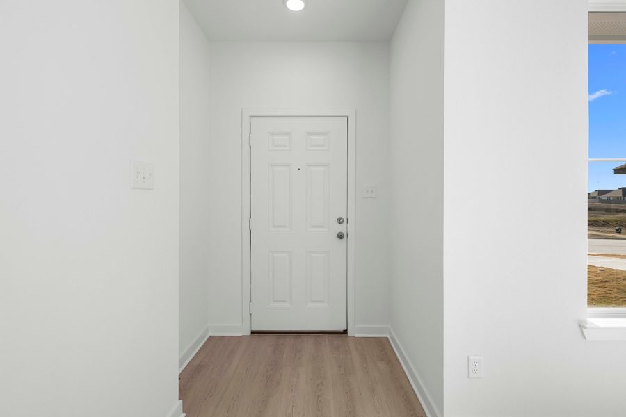 Spacious, unfurnished interior of a new home in South Fork, Waco (Image 6). Spacious, unfurnished interior of a new home in South Fork, Waco (Image 6).