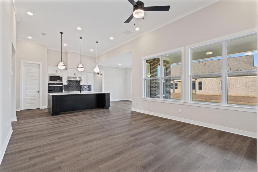 Spacious, unfurnished interior of a new home in Manor at Hall Creek, Arlington (Image 14).