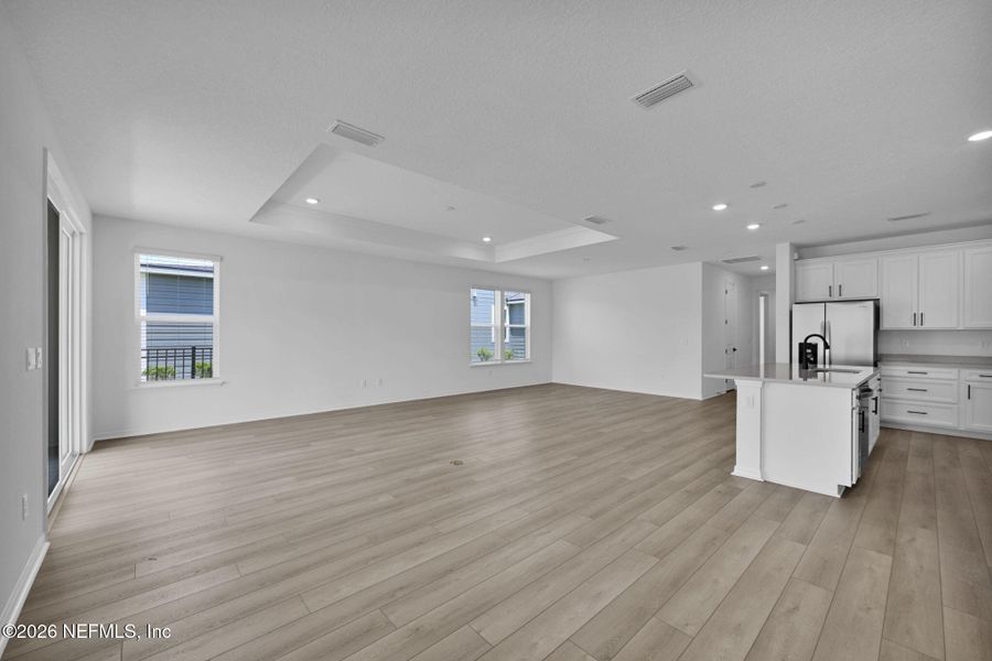 Spacious, unfurnished interior of a new home in Hyland Trail, Green Cove Springs (Image 39).