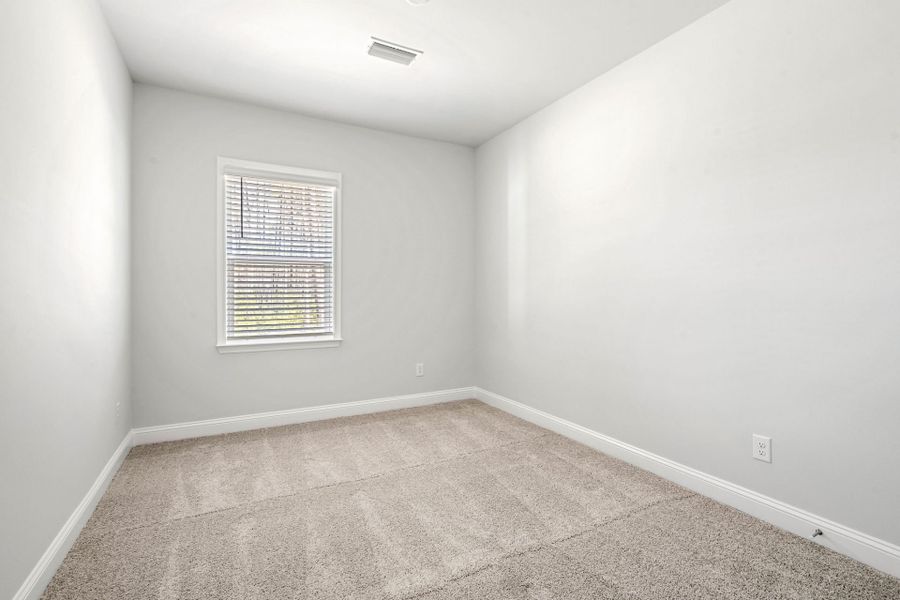 Spacious, unfurnished interior of a new home in Waterways, Richmond Hill (Image 22).