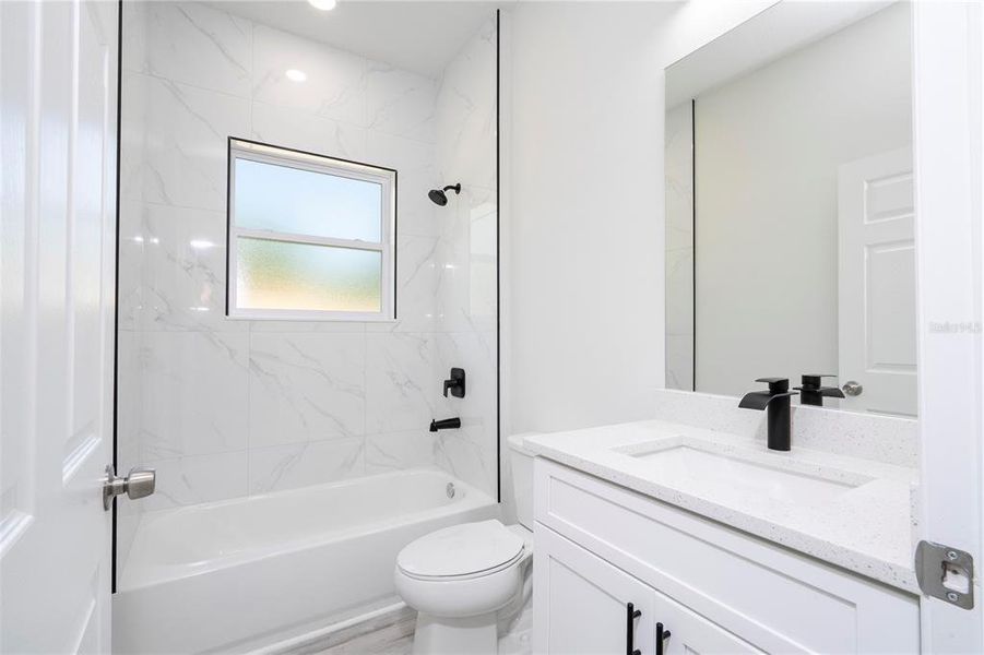 Spacious, unfurnished interior of a new home in , Citrus Springs (Image 31).