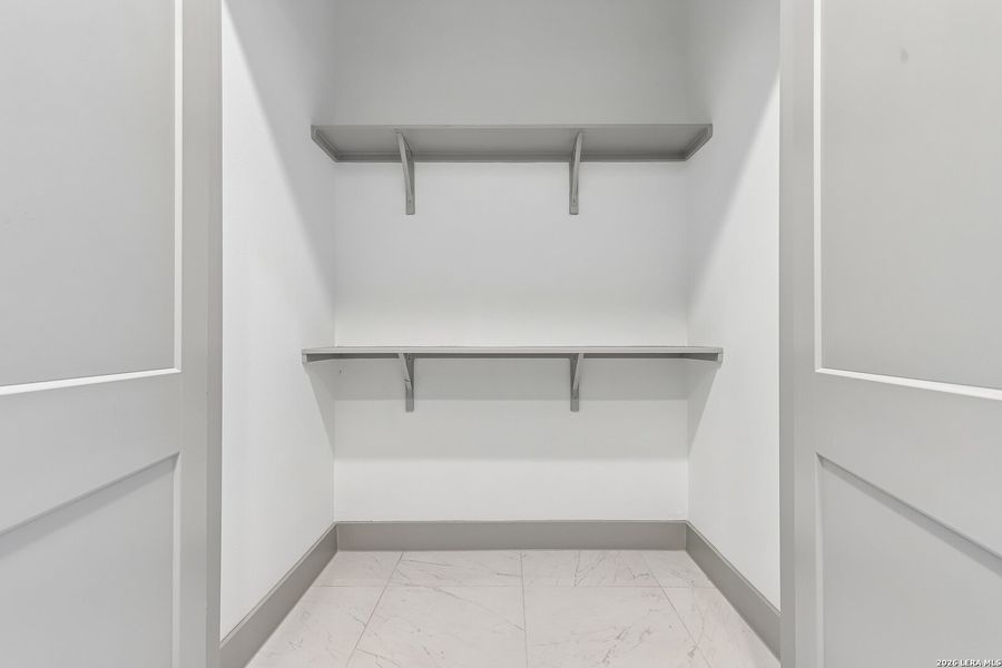 Spacious, unfurnished interior of a new home in , San Antonio (Image 39).