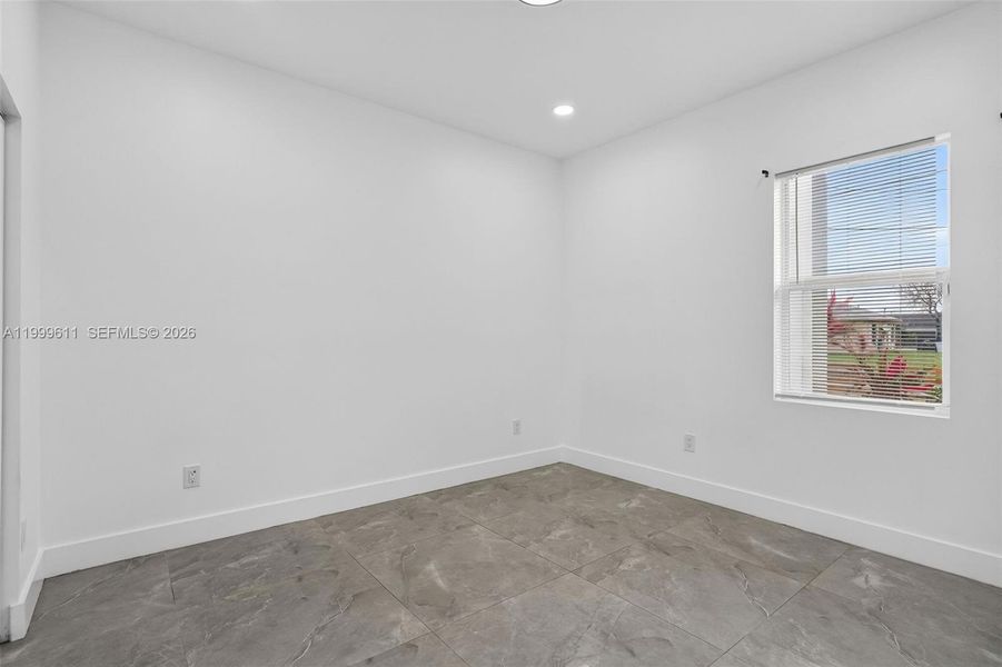 Spacious, unfurnished interior of a new home in , Fort Lauderdale (Image 29).