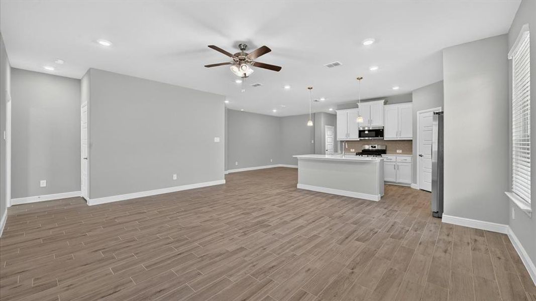 Spacious, unfurnished interior of a new home in Trails of Elizabeth Creek, Fort Worth (Image 14).