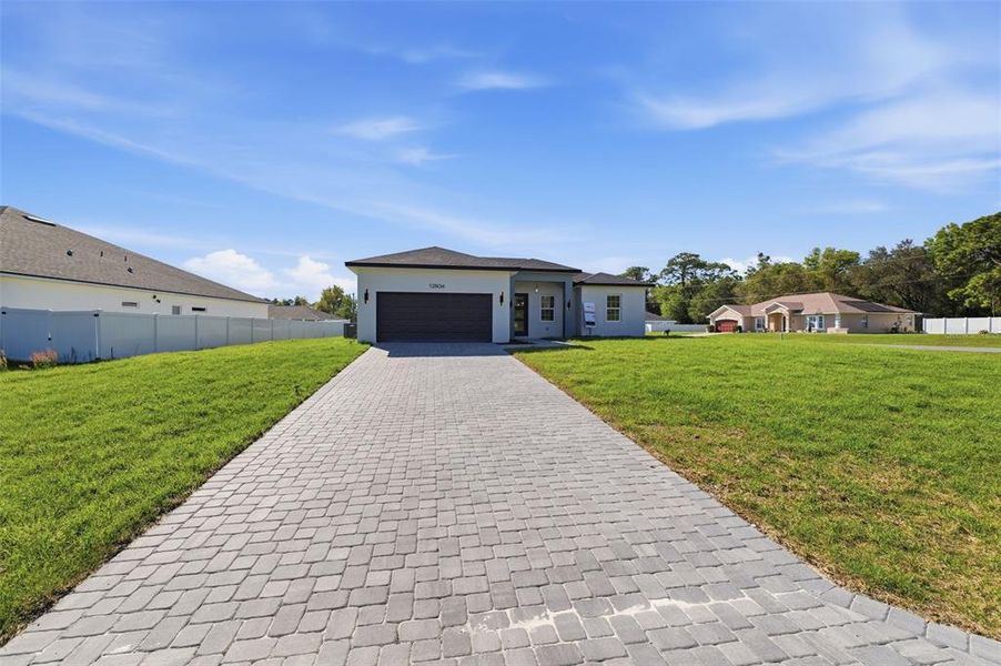 Exterior details and patio area of a home in , Ocala (Image 3).