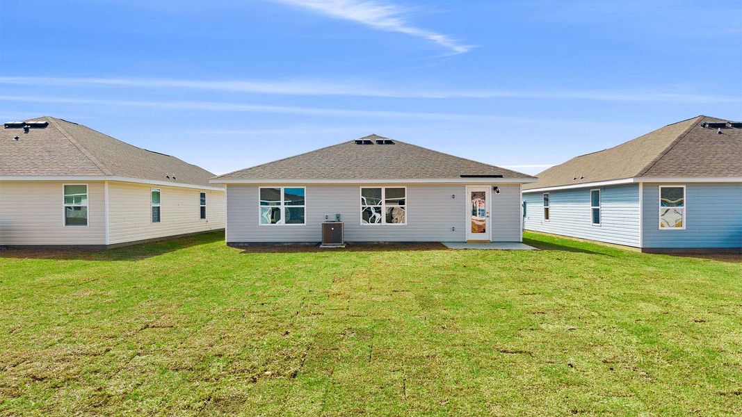 Exterior details and patio area of a home in Liberty, Panama City (Image 3).