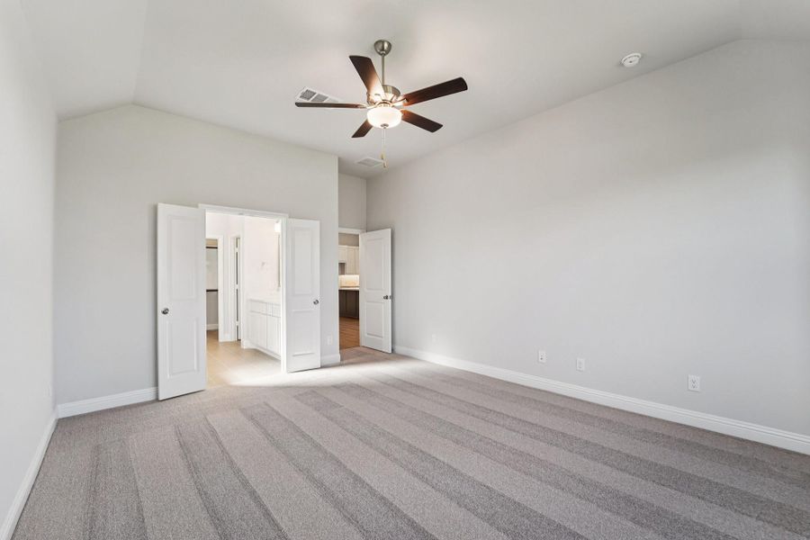 Spacious, unfurnished interior of a new home in Evergreen 40', Conroe (Image 34).