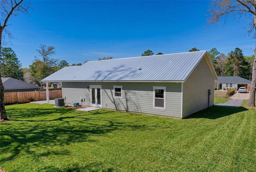 Exterior details and patio area of a home in , Keystone Heights (Image 17).