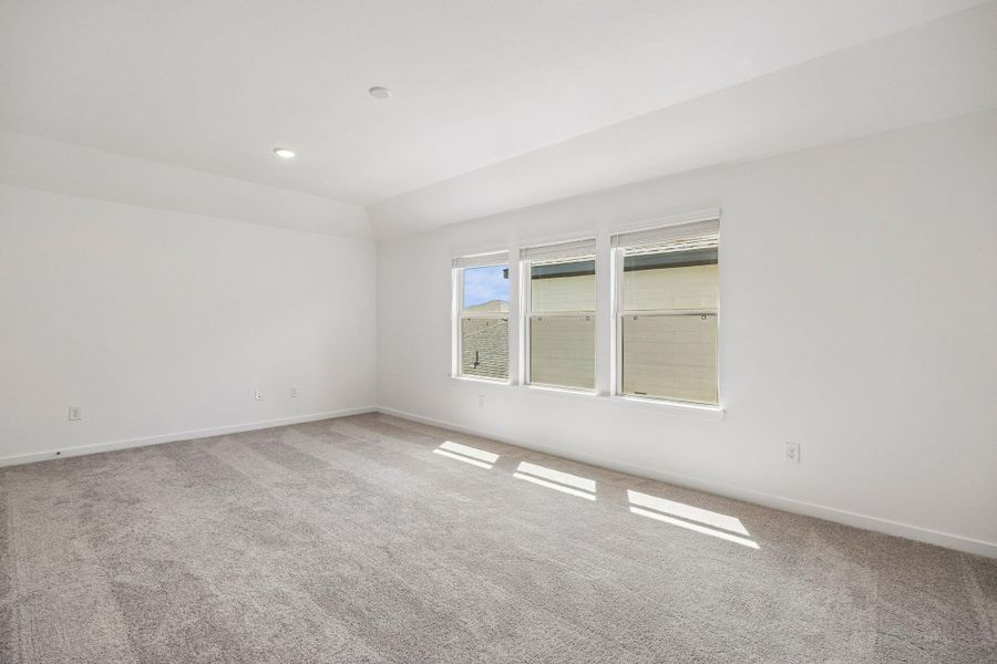 Spacious, unfurnished interior of a new home in Mavera, Conroe (Image 23).
