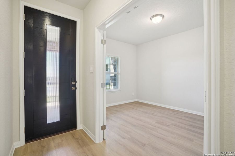 Spacious, unfurnished interior of a new home in Royal Crest, San Antonio (Image 28).