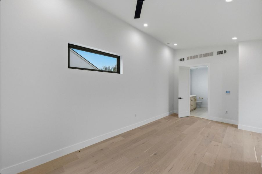 Unfurnished room featuring light wood finished floors, recessed lighting, a ceiling fan, and vaulted ceiling Unfurnished room featuring light wood finished floors, recessed lighting, a ceiling fan, and vaulted ceiling
