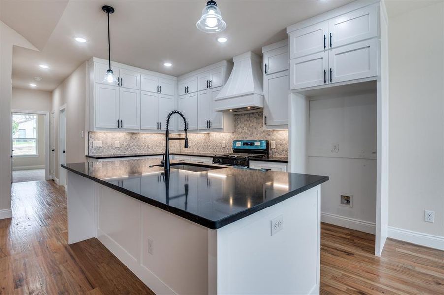Furnished interior view inside a new home in , Seagoville (Image 5).