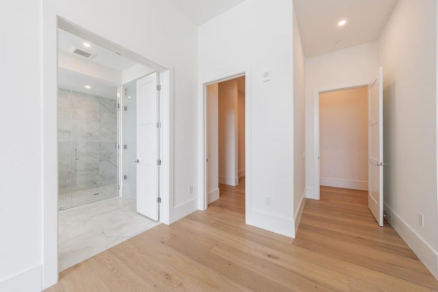 Spacious, unfurnished interior of a new home in The Dillon Buckhead, Atlanta (Image 20).