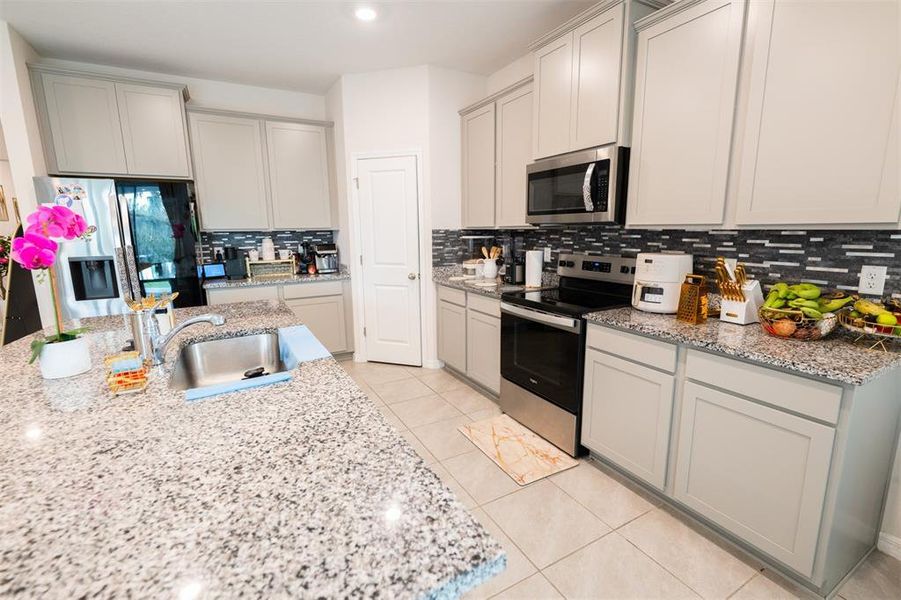 Furnished interior view inside a new home in North Park Isle, Plant City (Image 35).