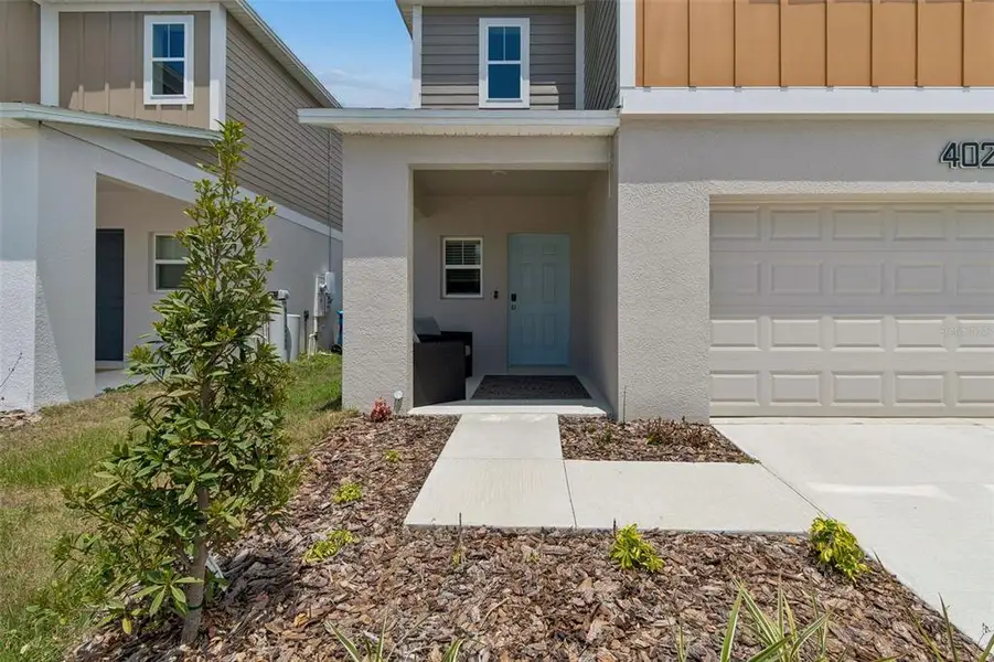 Exterior details and patio area of a home in , Haines City (Image 28).
