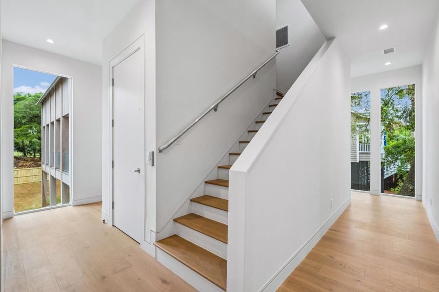 Spacious, unfurnished interior of a new home in , Edisto Island (Image 25).