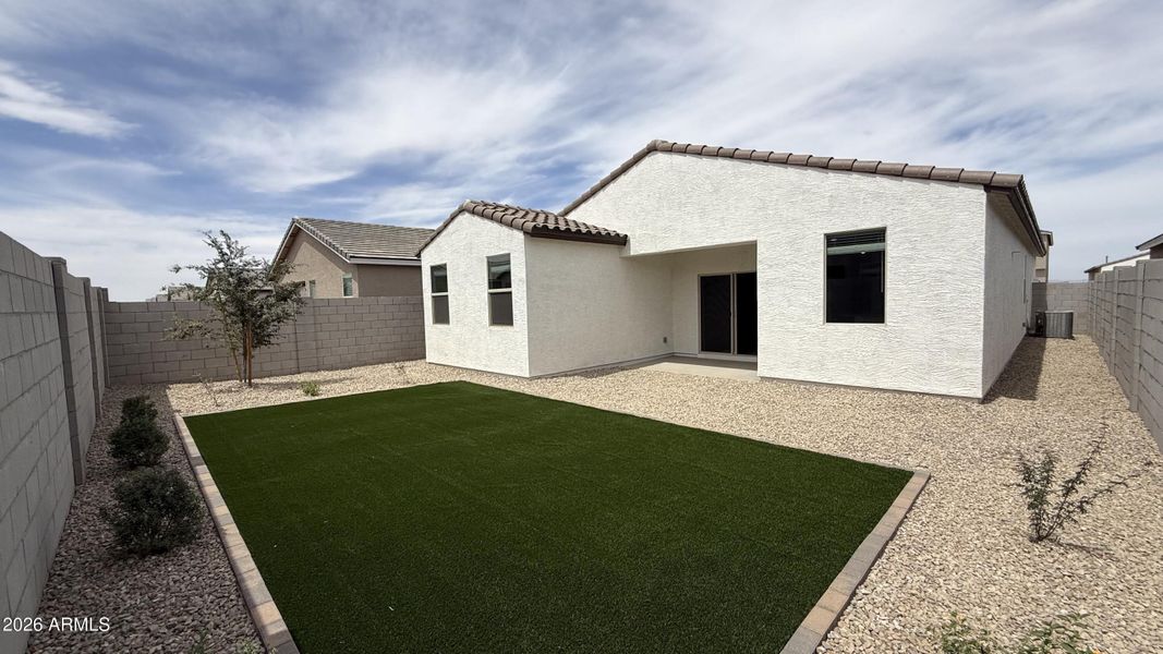 013 - Turf Backyard 013 - Turf Backyard