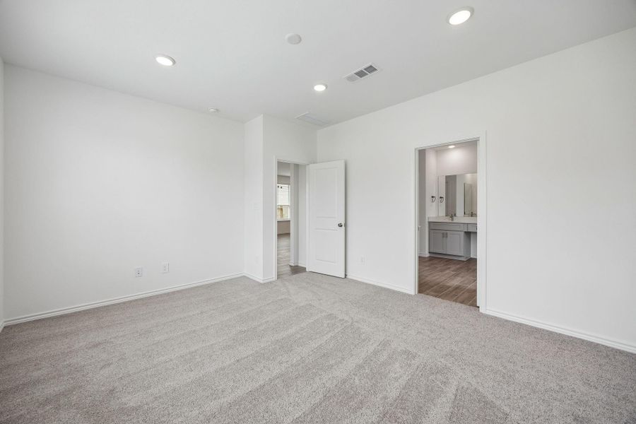 Spacious, unfurnished interior of a new home in Montgomery Bend, Montgomery (Image 25).