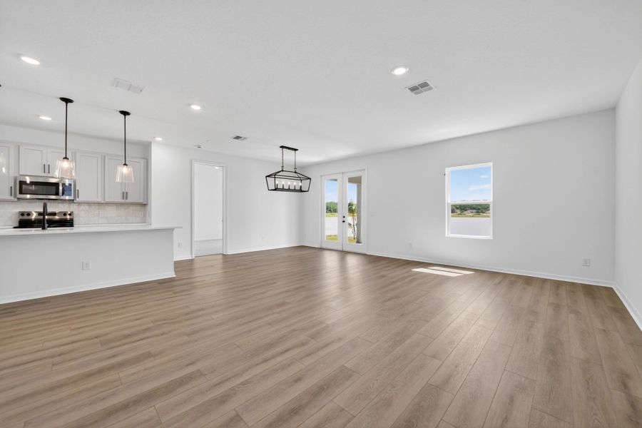 Spacious, unfurnished interior of a new home in Catamaran Cove, Rockledge (Image 9).