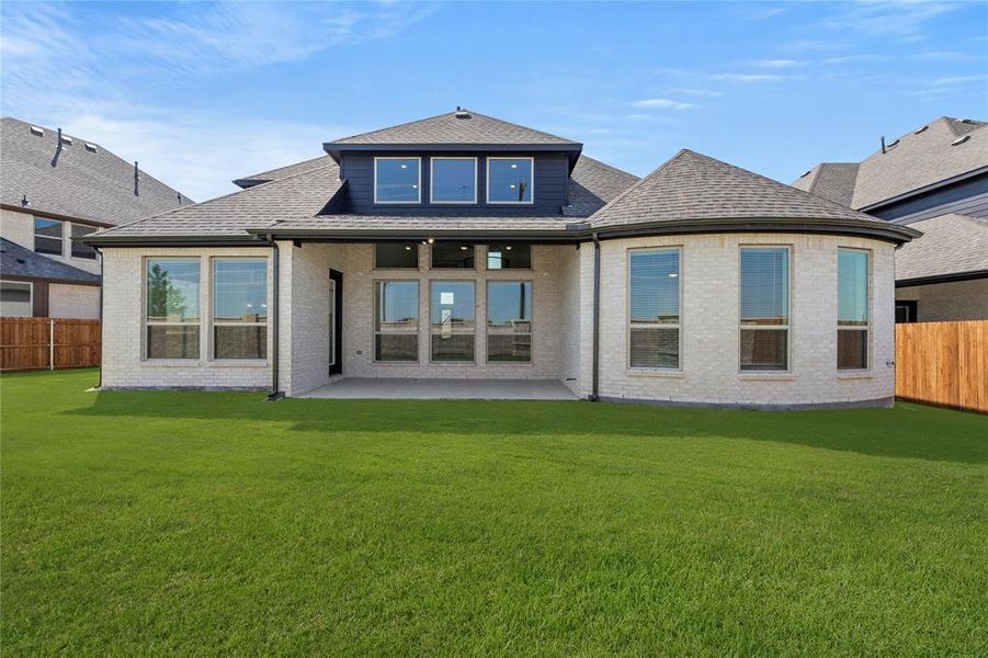 Exterior details and patio area of a home in Collinsbrook Farm, Frisco (Image 3).