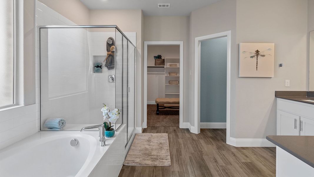 Representative furnished interior of a home built from the Wimberley by D.R. Horton in Lakeview Pointe, Grand Prairie (Image 31).
