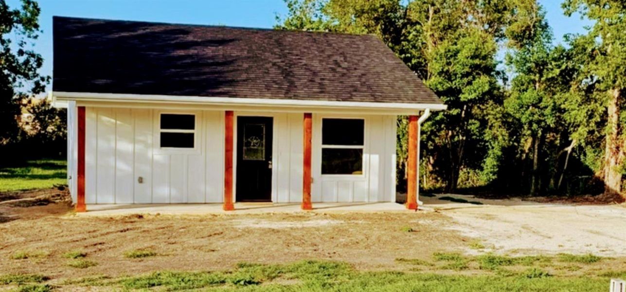 1701 Sycamore Street view. this small cottage face due North. 1701 Sycamore Street view. this small cottage face due North.