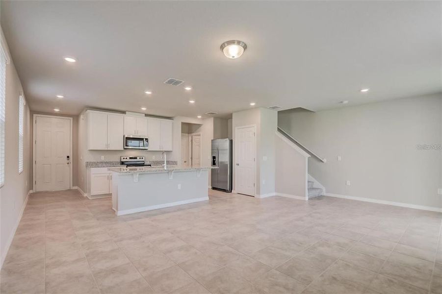 Spacious, unfurnished interior of a new home in , Davenport (Image 17).